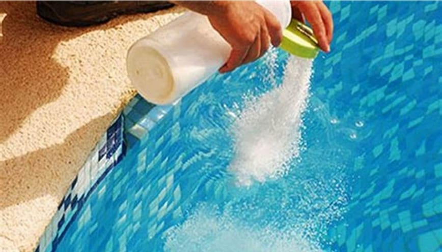 Hợp chất cũng được ứng dụng trong xử lý nước hồ bơi