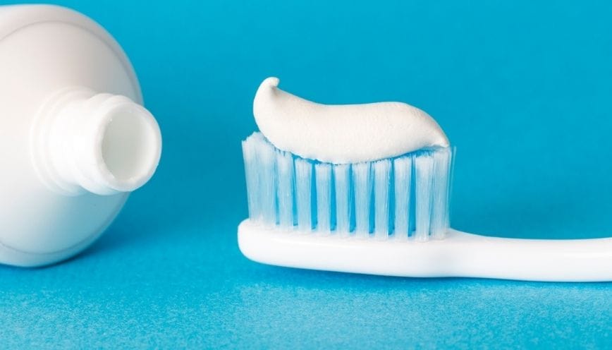 NaF còn được sử dụng trong việc chăm sóc răng miệng