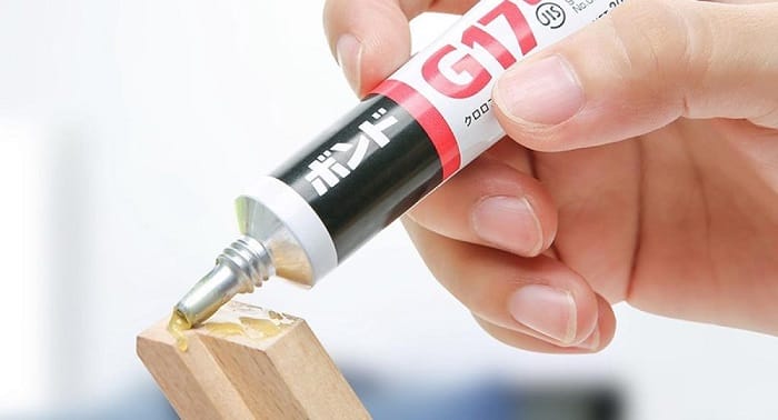 Ngoài thành phần chính, keo còn có chất phụ gia chống tia UV