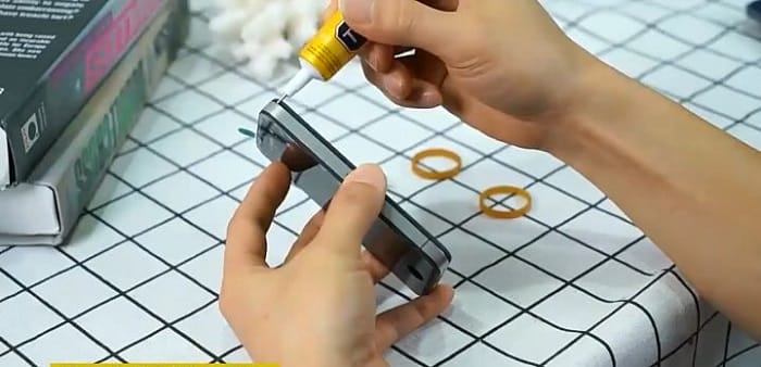 Keo dán điện thoại - Giúp sửa chữa hiệu quả và nhanh chóng
