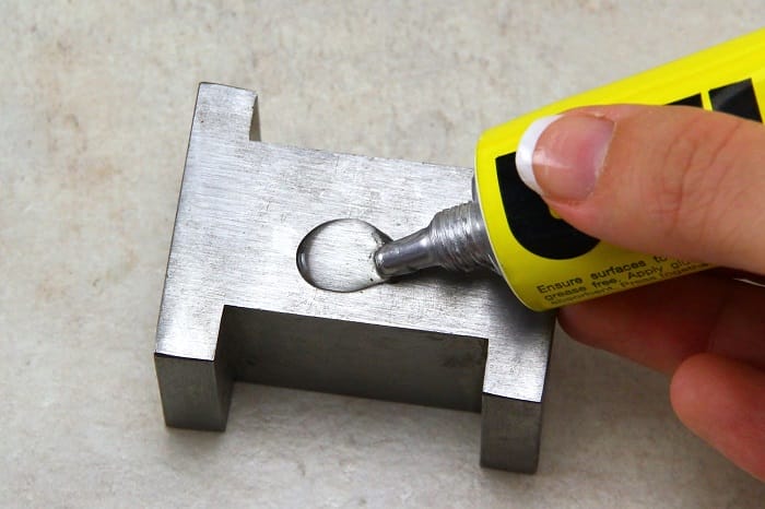Keo dán sắt được ứng dụng trong cơ khí, sửa chữa dân dụng và xây dựng