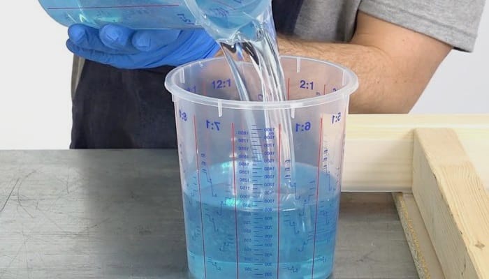 Thành phần chính là nhựa epoxy