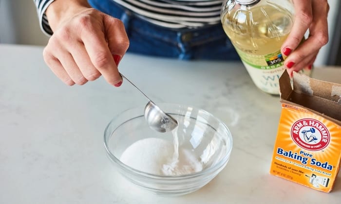 Baking soda được sử dụng nhiều để làm sạch, tẩy rửa đồ dùng gia đình