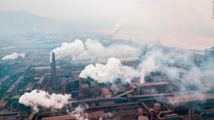 Tỷ lệ CO₂ cao khiến không khí ô nhiễm, dẫn đến hiện tượng biến đổi khí hậu nghiêm trọng