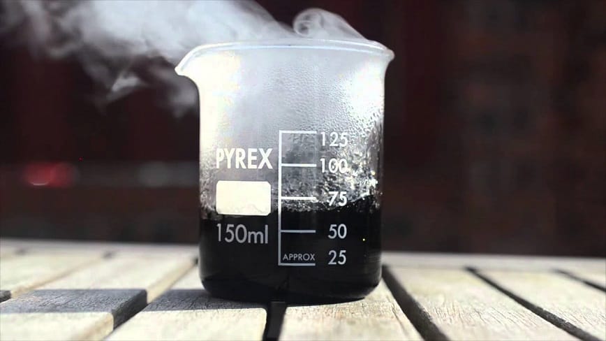 Axit sunfuric đậm đặc sở hữu những tính chất hoá học đặc biệt