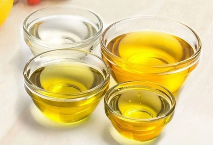 Tùy thành phần, chất phụ gia,... khiến khối lượng riêng của các loại dầu sẽ khác nhau