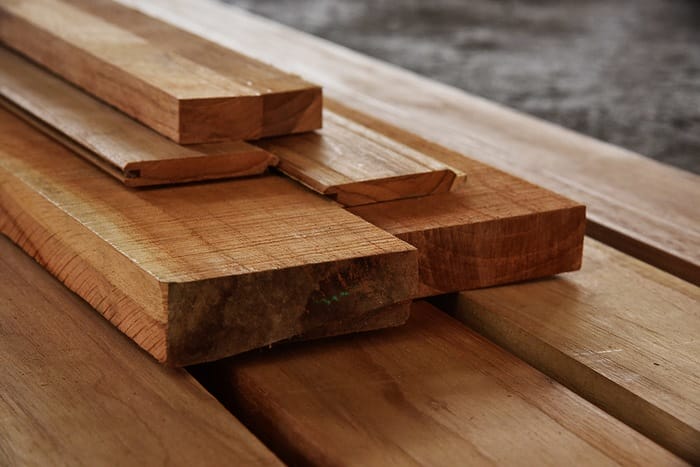 Khối lượng riêng của gỗ sẽ thay đổi khi độ ẩm trong gỗ thay đổi