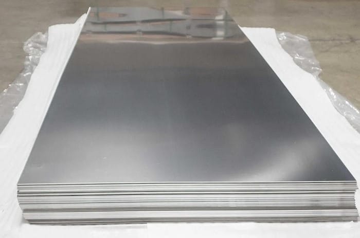 Inox 304 có khối lượng riêng cao hơn, mỗi mét khối inox 304 sẽ đậm đặc hơn rất nhiều so với các hợp chất inox khác