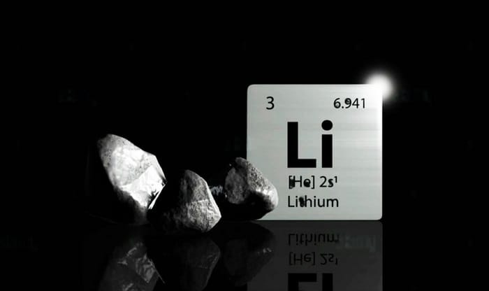 Kim loại có khối lượng riêng nhỏ nhất là liti (khoảng 0,534 g trên 1 cm³)