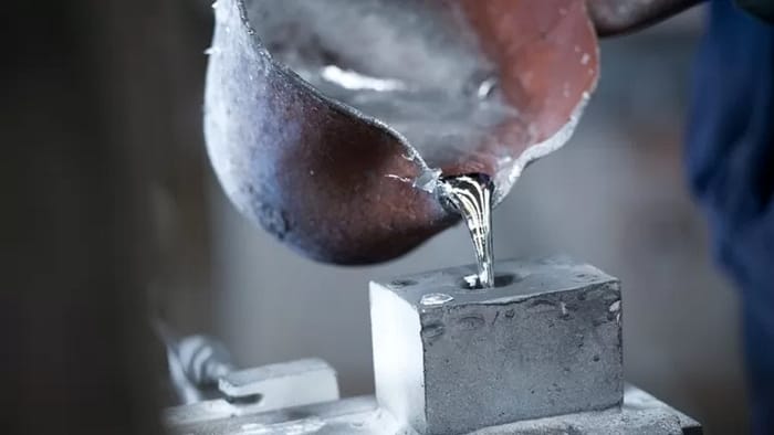 Nhôm có nhiệt độ nóng chảy thấp, mềm dẻo nên phù hợp để đúc thành các chi tiết nhỏ, phức tạp