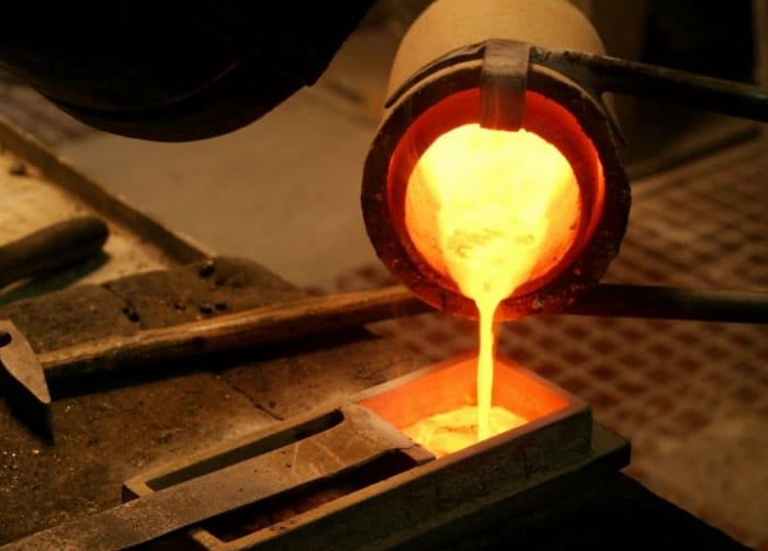 Nắm bắt hiệt độ nóng chảy của sắt rất quan trọng trong luyện kim và đúc sắt