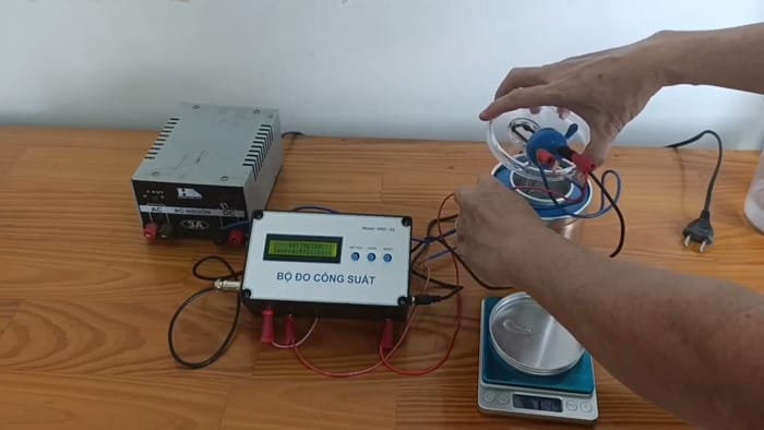 Thí nghiệm nhỏ đo nhiệt nóng chảy riêng của nước đá