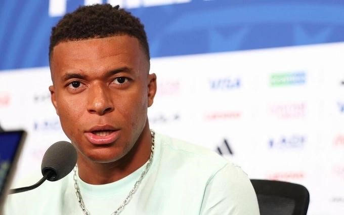 Mbappe né tranh cãi Messi và Ronaldo, chỉ hướng đến World Cup 2026