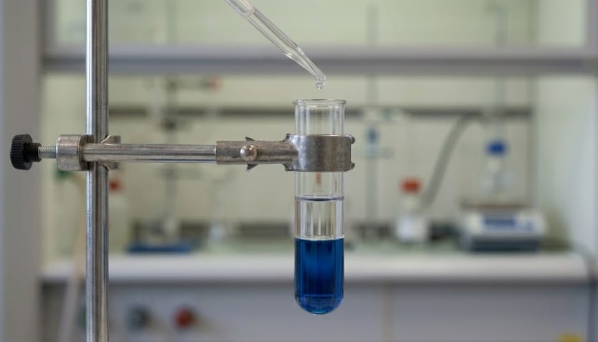 Pentane tác dụng với clo trong phản ứng thế